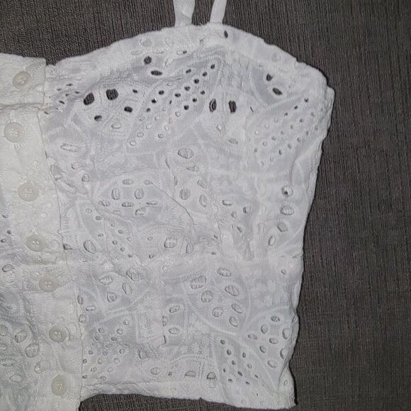 Rebellion Women's White Eyelet Button-Front Crop Top Size Medium - Picture 6 of 9